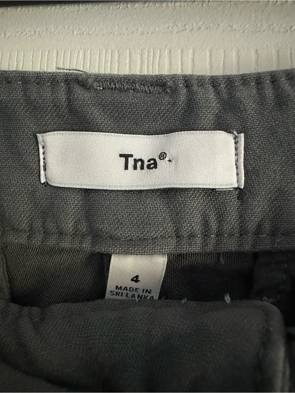 Size 4 TNA Aritzia Women’s Trooper Cargo Pants Charcoal Gray Utility Parachute - Picture 8 of 10
